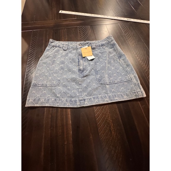 Blu Pepper Dresses & Skirts - Blu Pepper Women Light Wash Blue Denim Bow Jacquard Mini Skirt Size L NWT